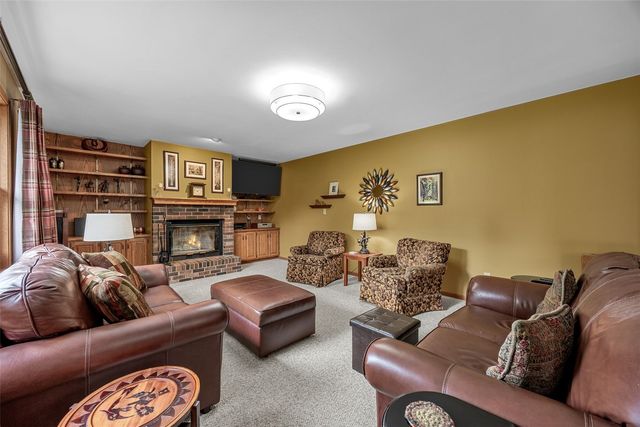 1303 Chamberlain Dr, Iowa City, IA 52240