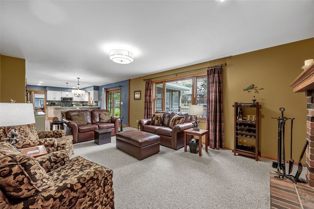 1303 Chamberlain Dr, Iowa City, IA 52240