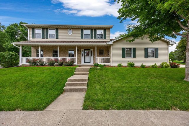 1303 Chamberlain Dr, Iowa City, IA 52240