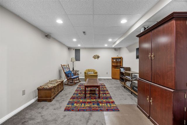 1303 Chamberlain Dr, Iowa City, IA 52240