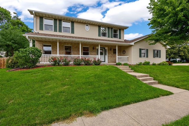 1303 Chamberlain Dr, Iowa City, IA 52240