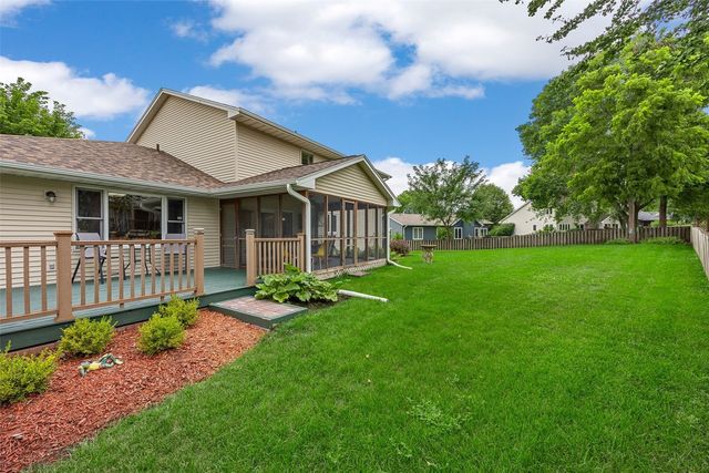 1303 Chamberlain Dr, Iowa City, IA 52240