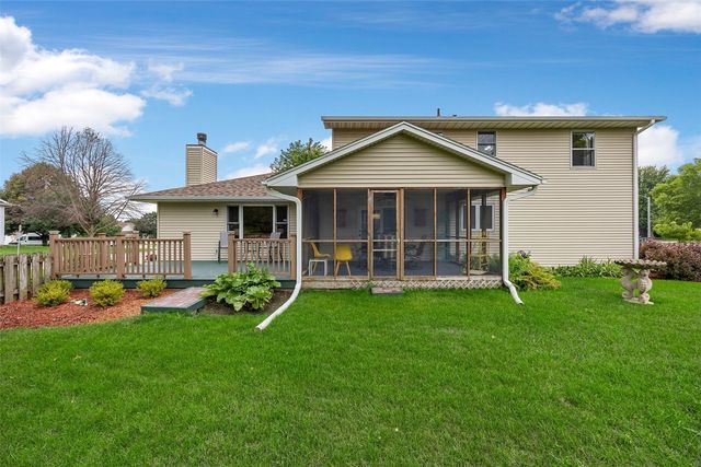 1303 Chamberlain Dr, Iowa City, IA 52240