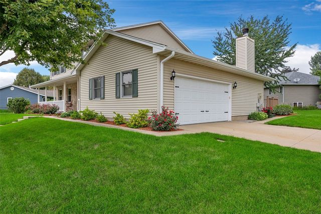 1303 Chamberlain Dr, Iowa City, IA 52240