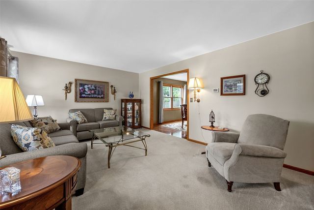 1303 Chamberlain Dr, Iowa City, IA 52240
