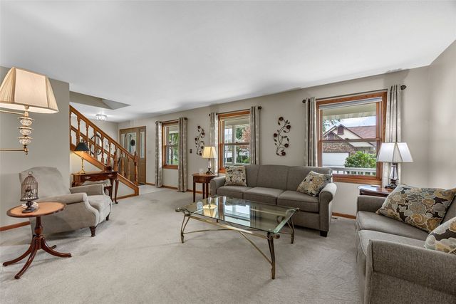 1303 Chamberlain Dr, Iowa City, IA 52240