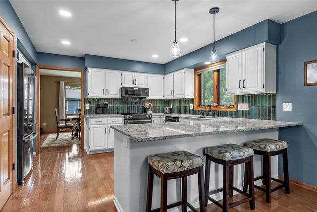 1303 Chamberlain Dr, Iowa City, IA 52240
