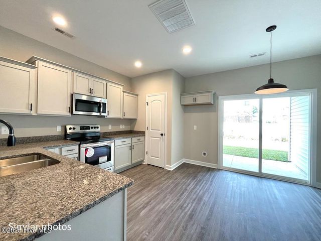 733 Cross Bridge Way, Sneads Ferry, NC 28460