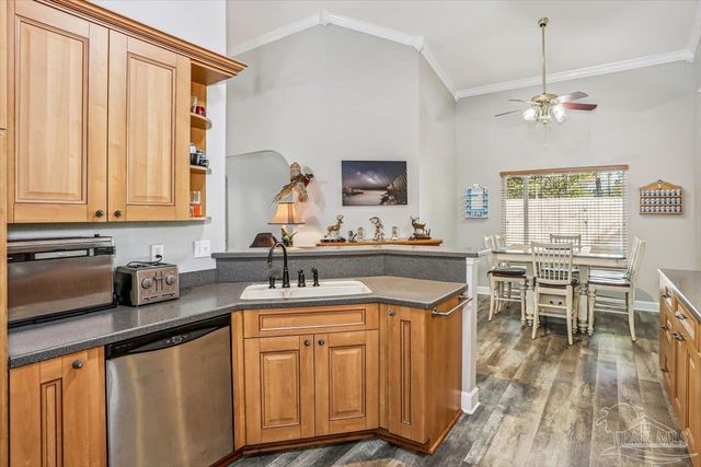 1000 Coronado Ct, Gulf Breeze, FL 32563