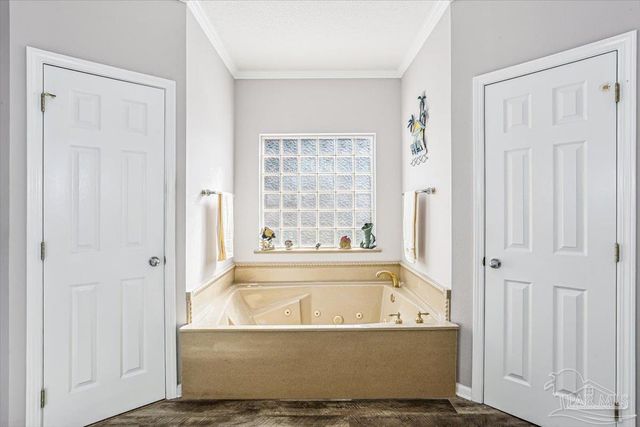 1000 Coronado Ct, Gulf Breeze, FL 32563