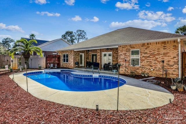 1000 Coronado Ct, Gulf Breeze, FL 32563