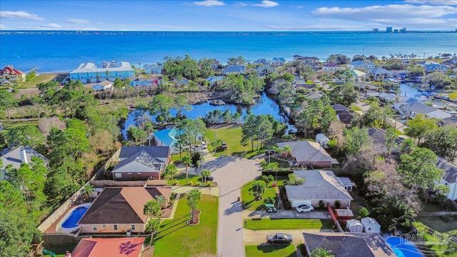 1000 Coronado Ct, Gulf Breeze, FL 32563