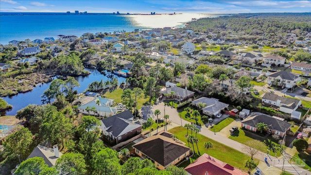 1000 Coronado Ct, Gulf Breeze, FL 32563