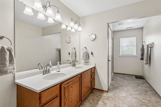 11900 NW Oaktree Drive, Grimes, IA 50111