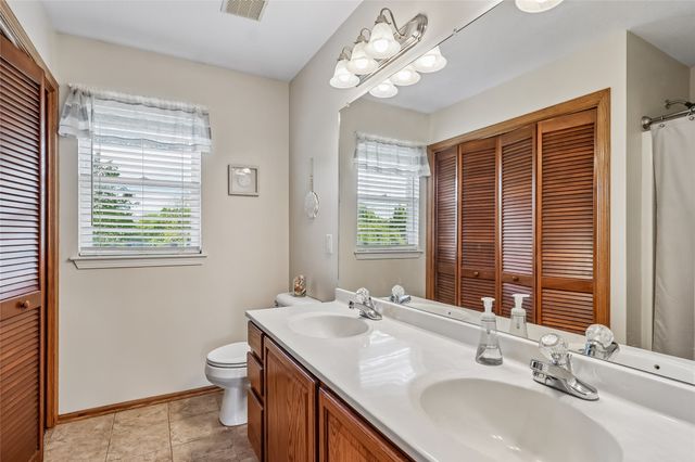 11900 NW Oaktree Drive, Grimes, IA 50111