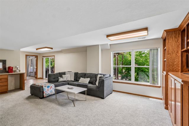 11900 NW Oaktree Drive, Grimes, IA 50111