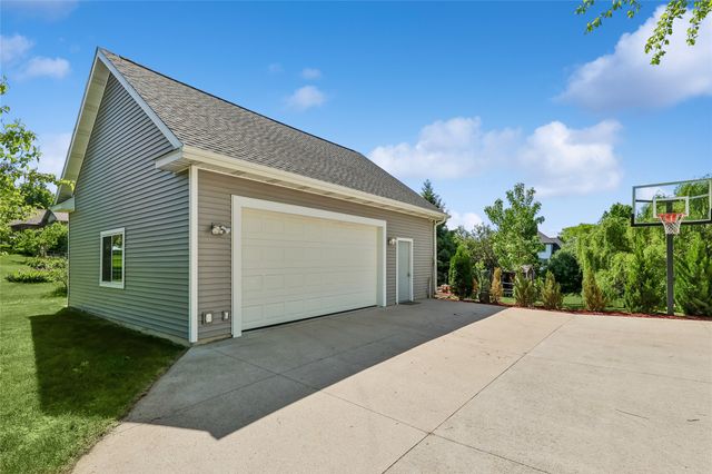 11900 NW Oaktree Drive, Grimes, IA 50111