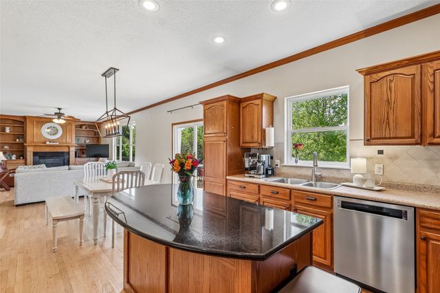 11900 NW Oaktree Drive, Grimes, IA 50111