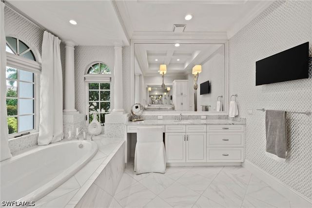 6002 Sunnyslope DR, Naples, FL 34119