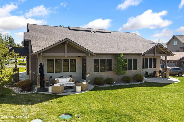 563 Lakeshore Ave, Dover, ID 83825