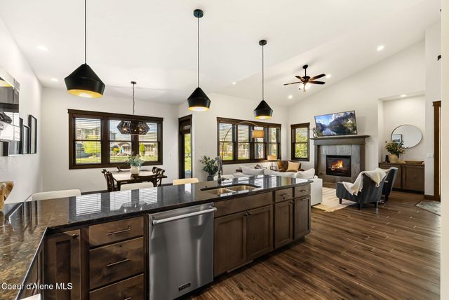 563 Lakeshore Ave, Dover, ID 83825