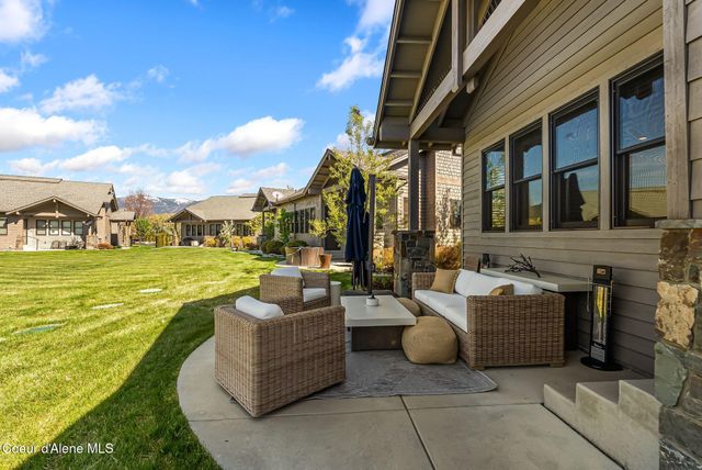 563 Lakeshore Ave, Dover, ID 83825
