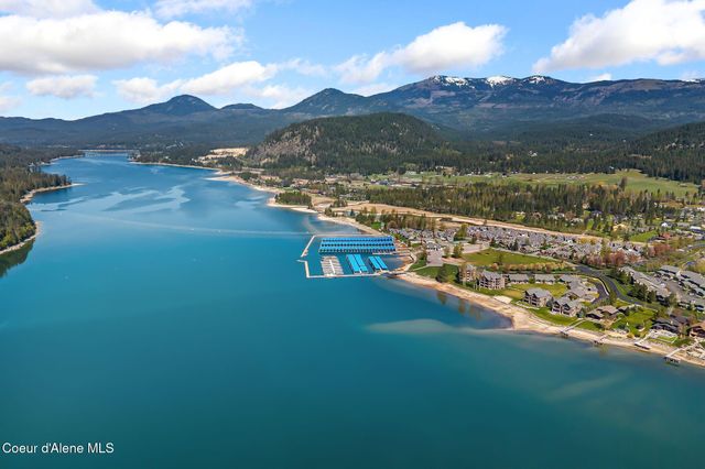 563 Lakeshore Ave, Dover, ID 83825