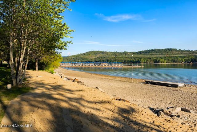 563 Lakeshore Ave, Dover, ID 83825