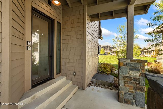 563 Lakeshore Ave, Dover, ID 83825