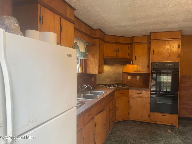 261 Fox Hill Road, Edinburg, NY 12134
