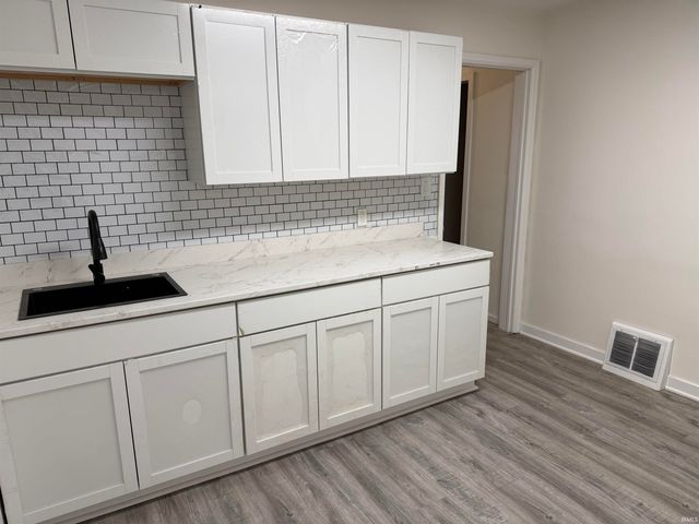 212 N Gladstone Avenue, South Bend, IN 46619