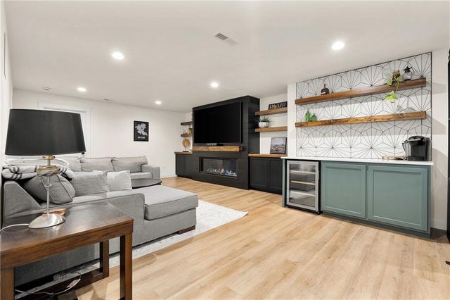 129 Grey Friar Lane, Eau Claire, WI 54701