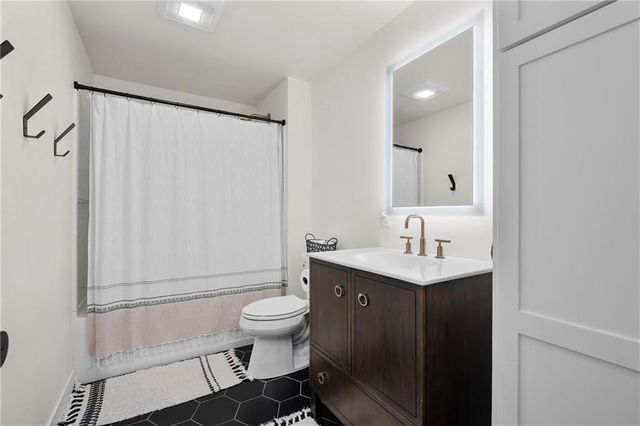 129 Grey Friar Lane, Eau Claire, WI 54701