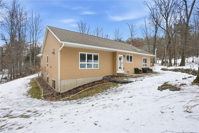 129 Grey Friar Lane, Eau Claire, WI 54701