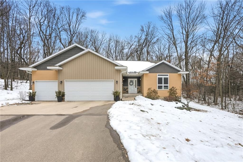129 Grey Friar Lane, Eau Claire, WI 54701