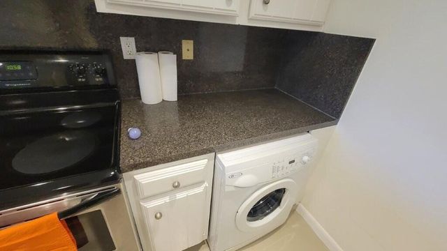 2000 Presidential Way 203, West Palm Beach, FL 33401