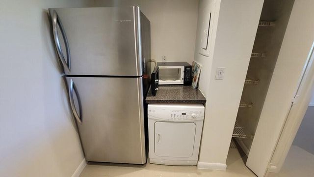 2000 Presidential Way 203, West Palm Beach, FL 33401