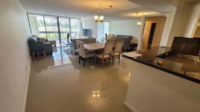 2000 Presidential Way 203, West Palm Beach, FL 33401