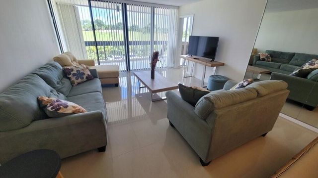 2000 Presidential Way 203, West Palm Beach, FL 33401