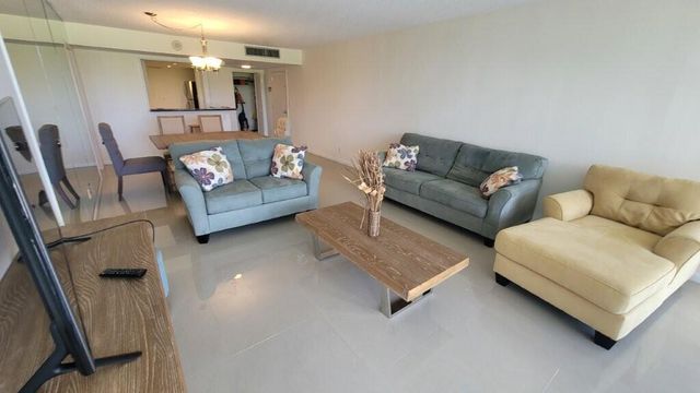 2000 Presidential Way 203, West Palm Beach, FL 33401
