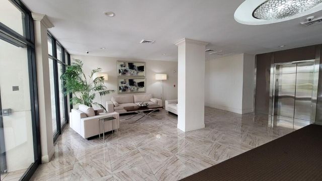 2000 Presidential Way 203, West Palm Beach, FL 33401