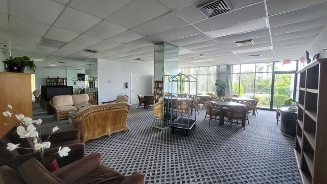 2000 Presidential Way 203, West Palm Beach, FL 33401