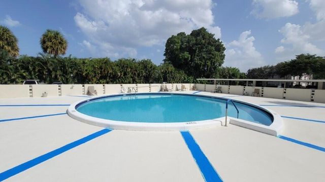 2000 Presidential Way 203, West Palm Beach, FL 33401