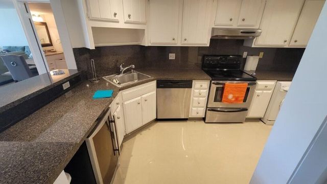 2000 Presidential Way 203, West Palm Beach, FL 33401