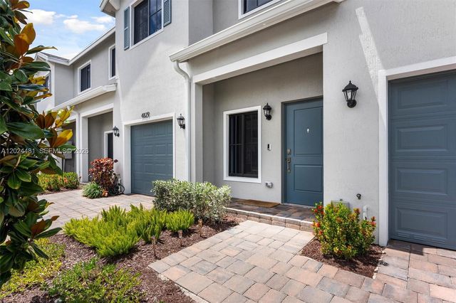 4825 Dillion Street, Lake Worth, FL 33463