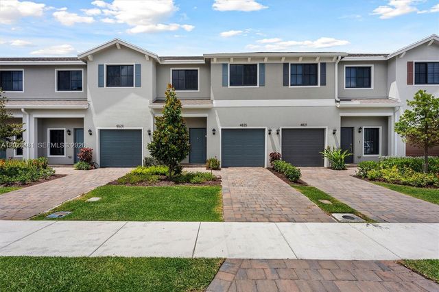 4825 Dillion Street, Lake Worth, FL 33463