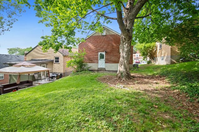 2425 St Albans Avenue, Golf Manor, OH 45237