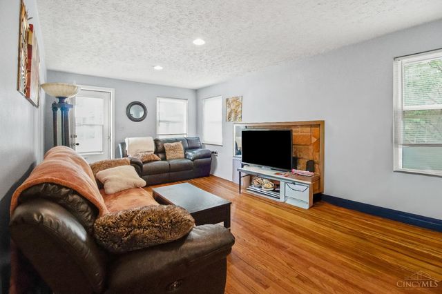 2425 St Albans Avenue, Golf Manor, OH 45237
