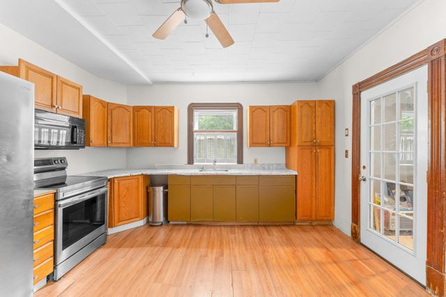 3 Huntington Pl, Brockton, MA 02301
