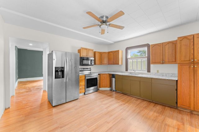 3 Huntington Pl, Brockton, MA 02301